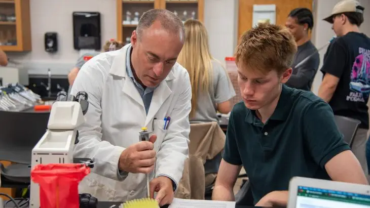 Transylvania University Bingham Endowed Chair Professor Paul Duffin teaching students
