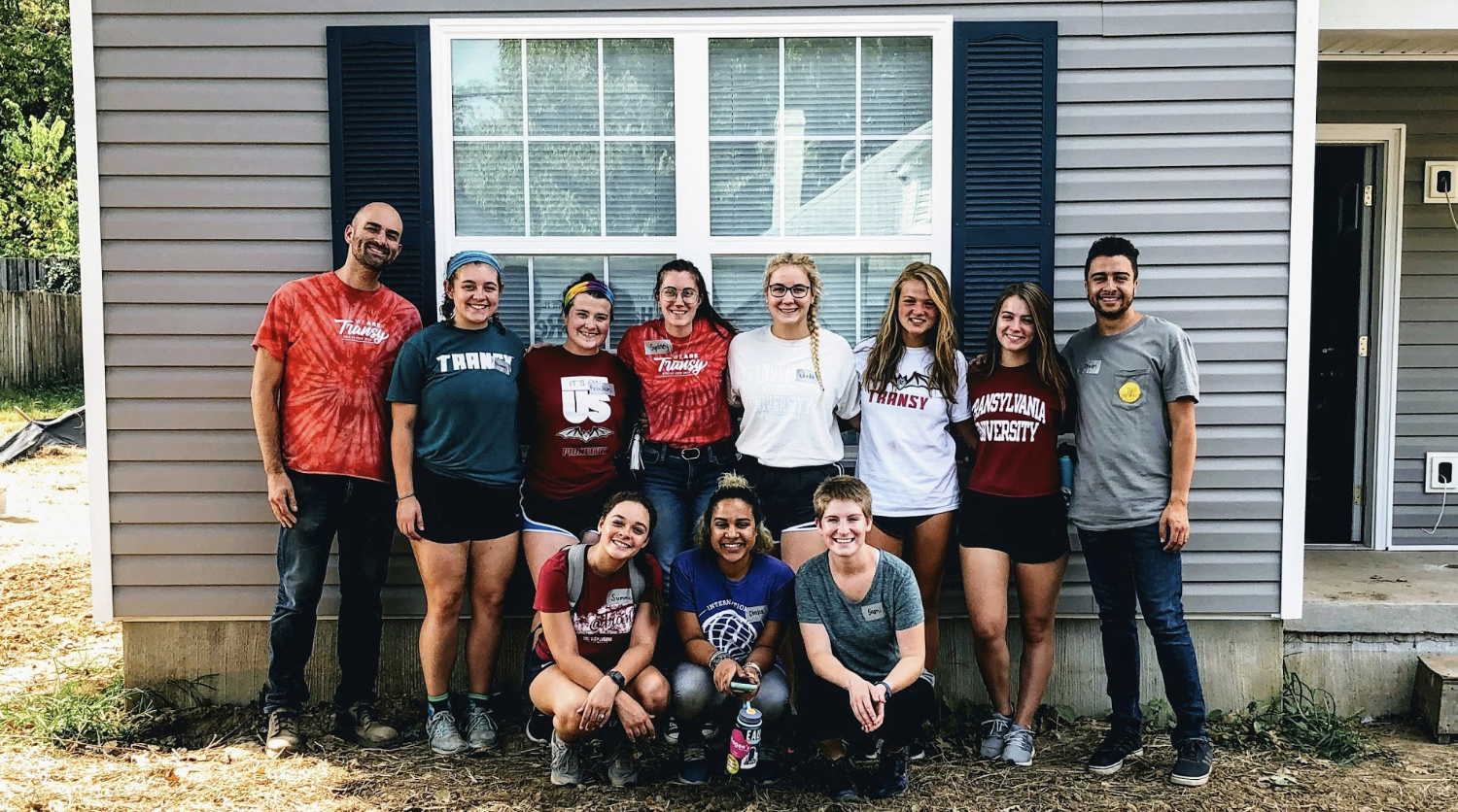 Students, other at Habitat build