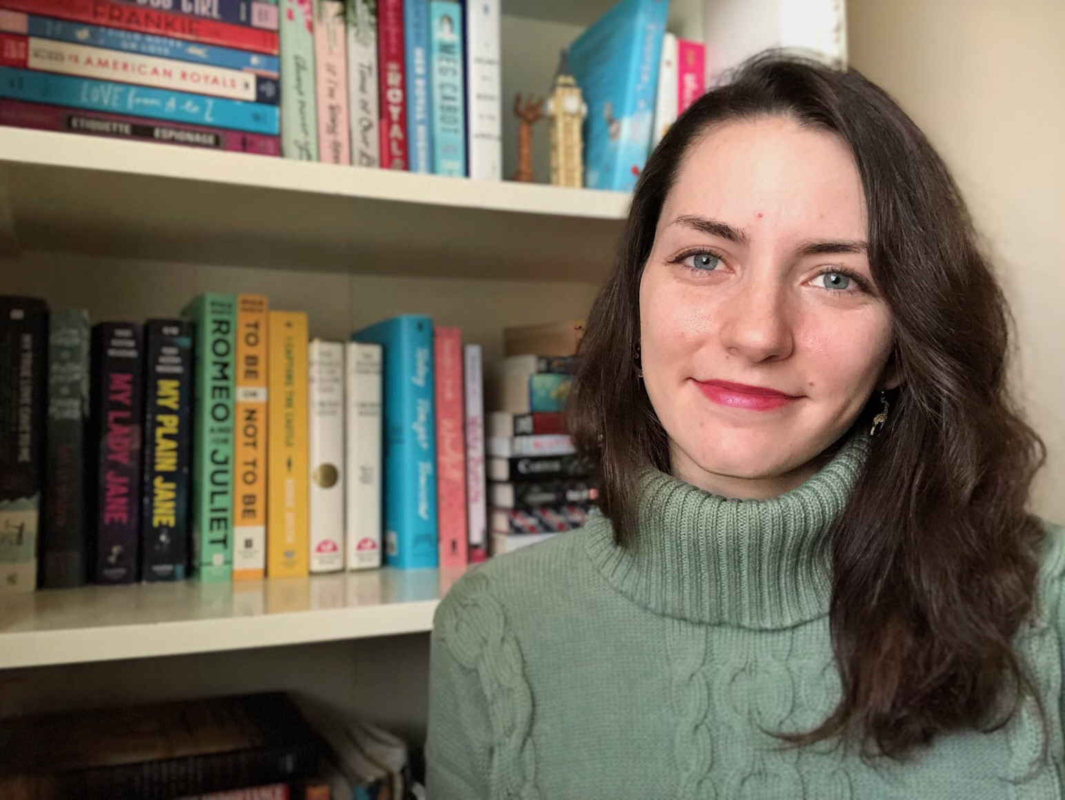 Transylvania graduate’s new rom-com novel sizzles in love, as well as on the stove