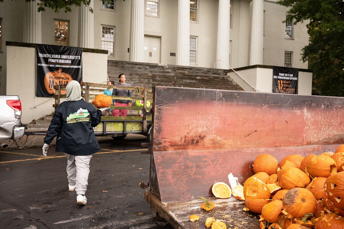 putting pumpkins on a trailer