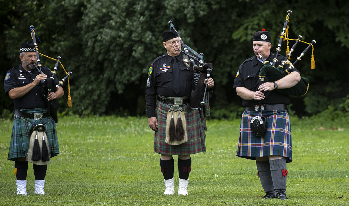 Transylvania DPS officer honors fallen colleagues with bagpipe music Transylvania University 1780