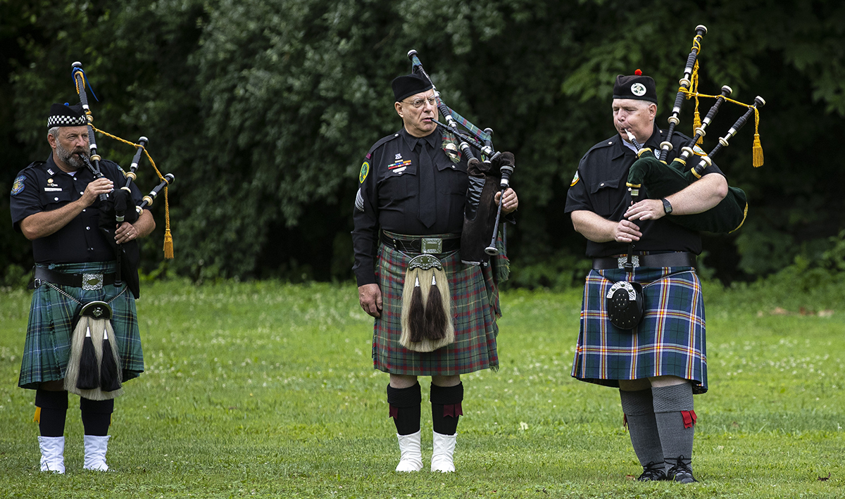 Transylvania DPS officer honors fallen colleagues with bagpipe music
