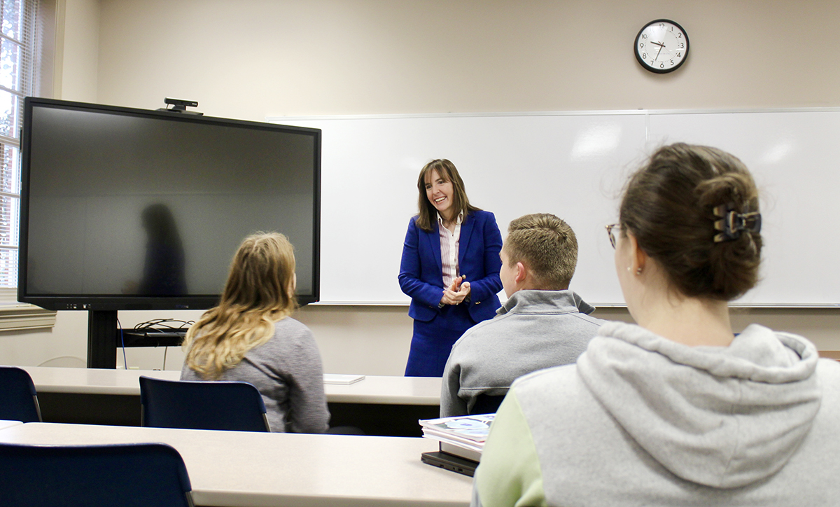 State treasurer stresses public service during visit to Transylvania accounting class