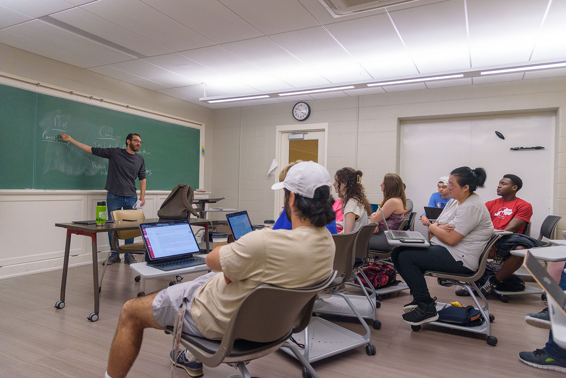 Students listening to a faculty member at Transylvania University