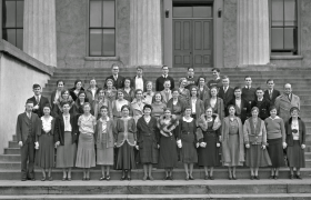 a picture from the 1930s of students on the steps of a campus building