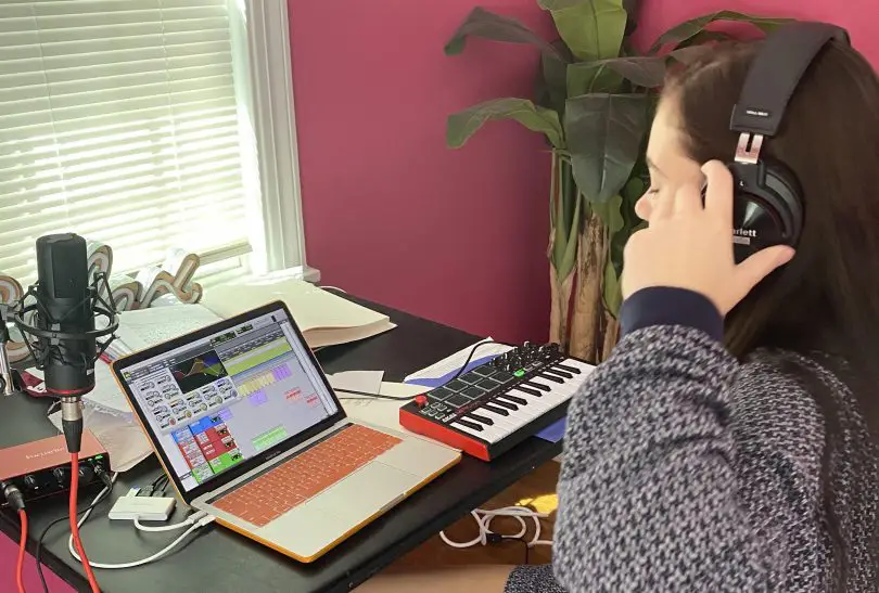 Transylvania University student Annahelen Croce working on a video project at home