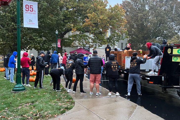 volunteers unloading pumpkins from back of truck on pumpkinmania day