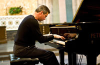 Pianist Mark Valenti