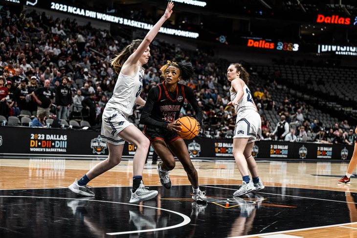 Dasia Thornton goes around her defender in the national championship game.
